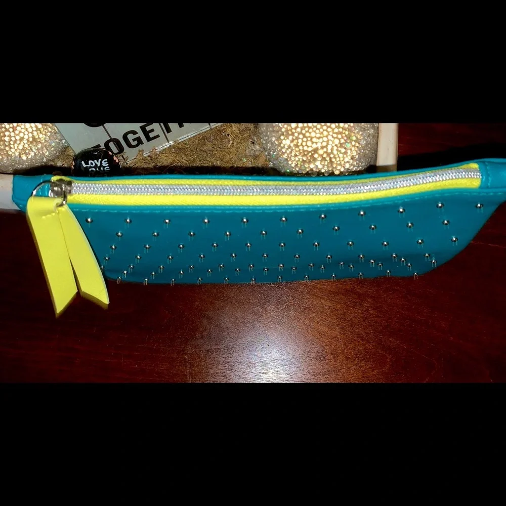 NWOT Turquoise make up bag with gold studs yellow trim IPSY
